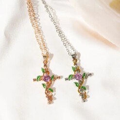 Alternative view of Collana con ciondolo a forma di croce vintage